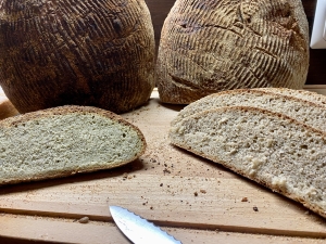 Brot aus dem Holzbackofen